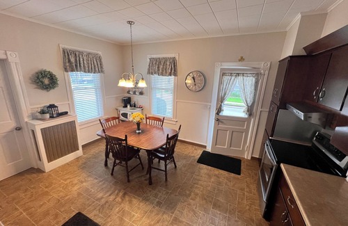 Geneva House | Spacious Victorian family home close to HWS, Seneca Lake and downtown Geneva.