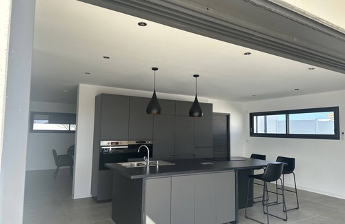 Aleria House | SPACIOUS VILLA 220M2 FULLY AIR-CONDITIONED PRIVATE POOL/FENCED GARDEN