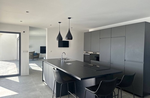 Aleria House | SPACIOUS VILLA 220M2 FULLY AIR-CONDITIONED PRIVATE POOL/FENCED GARDEN