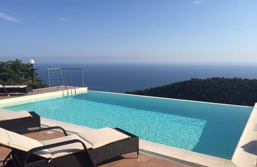 San Giacomo Villa | Spacious villa above Ventimiglia, close to Monaco, Cote d'Azur And San Remo