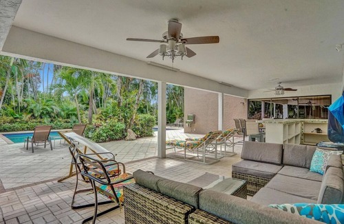 Survey Creek Villa | Spacious Villa Heated Pool. Golf Course, BBQ Games