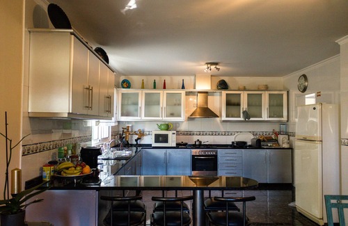 Santo da Serra House | Spacious Villa. Ideal for a Relaxing Holiday. Disinfection Measures in place.