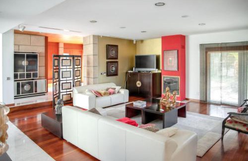Santo Tirso Villa | Spacious villa in Santo Tirso with private pool 850 m² and jacuzzi