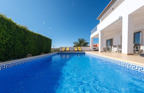 Ameijeira Villa | Spacious villa near town [46]