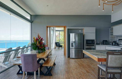 Cabezas Villa | Spacious Villa, Pool, Gorgeous Views, WIFI, Great for Groups & Families, close to Seven Seas Beach