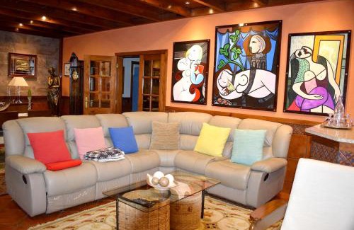 Oliveira De Azemeis Villa | Spacious Villa with Private Pool in Oliveira de Azeméis