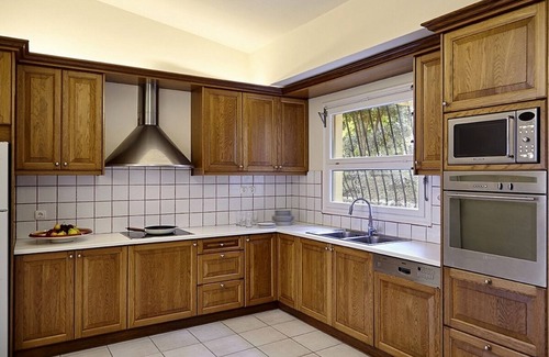 Limni Villa | Spacious Villa, Sea Views, Infinity Pool, Jacuzzi, Gym, Steam Room 10 mins walk to Kommeno Beach!