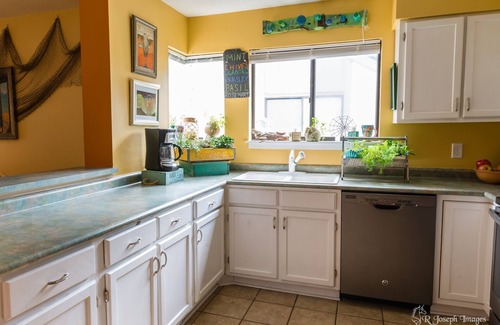 Hilton Head Island Villa | Spacious Villa Walking Distance to Ocean