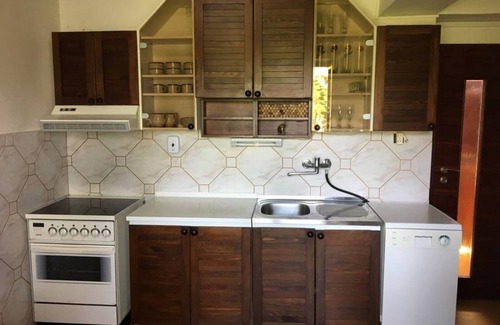Demanova House | Spacious Villa w/Grill Fireplace Huge Garden & Terrace