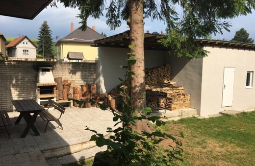 Demanova House | Spacious Villa w/Grill Fireplace Huge Garden & Terrace