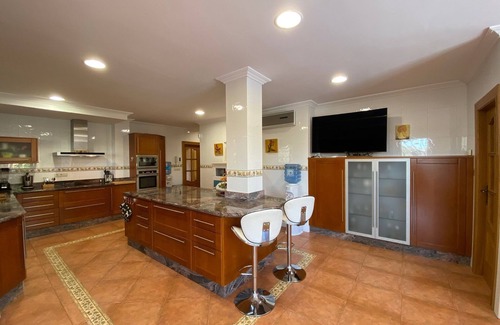 Serra Villa | Spacious villa with a large pool and BBQ area