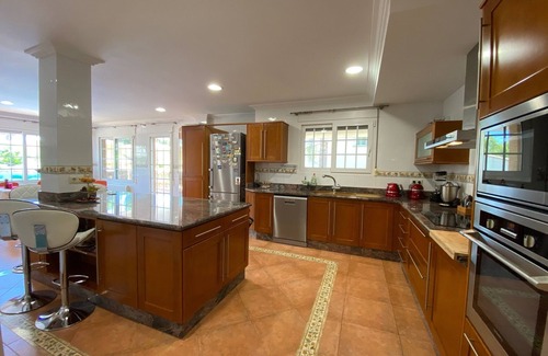 Serra Villa | Spacious villa with a large pool and BBQ area