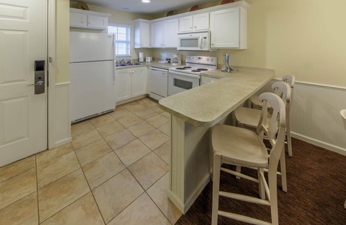 South Lee Villa | Spacious Villa with Access to Various Amenities!