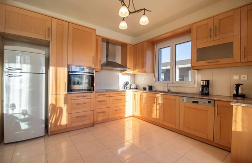 Vathianos Kampos Villa | Spacious Villa with Private Pool & Jacuzzi. Sea View near to the Beach.