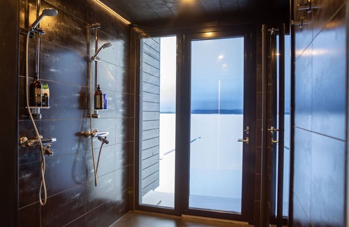 Sotkamo Villa | Spacious Villa with panoramic lake views and beachfront sauna by the beach.
