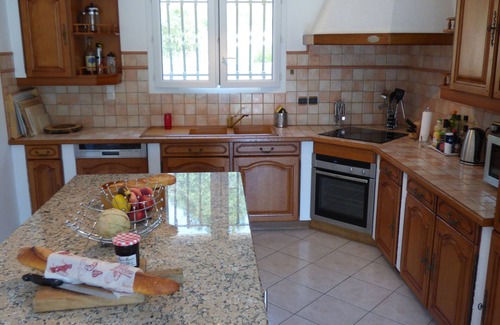 Verzeille Villa | Spacious Villa with Pool Overlooking Vineyards