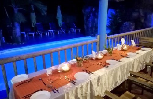 Belle Mare Villa | Spacious Villa with Pool and 10 Bedrooms in Quatre Cocos