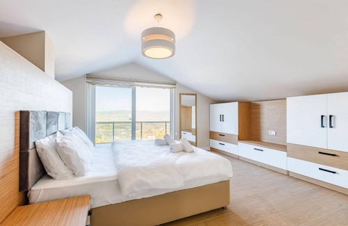 Masukiye Villa | Spacious Villa with Private Pool and Garden in Kartepe near Sapanca