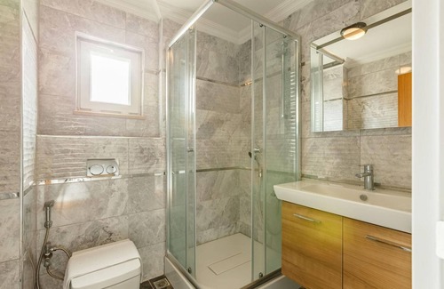 Masukiye Villa | Spacious Villa with Private Pool and Garden in Kartepe near Sapanca