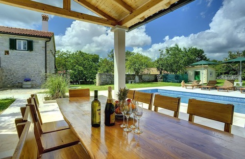 Rojnici House | Spacious villa with private pool, volleyball court and barbecue area