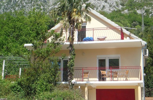 Morinj House | Spacious Villa With Stunning Sea Views