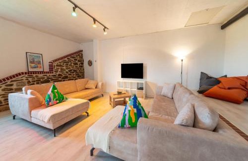 Elsenborn House | Spacious Villa with Tennis