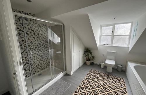 Horspath House | Spacious Village House near Oxford with Woodburner