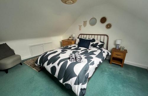 Horspath House | Spacious Village House near Oxford with Woodburner