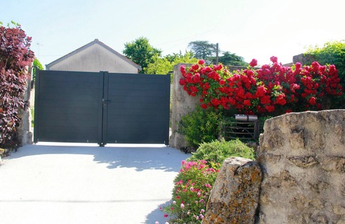 Tavers Cottage | Spacious Vintage Cottage in Loire Valley: Village Charm, Garden, Pets Welcome