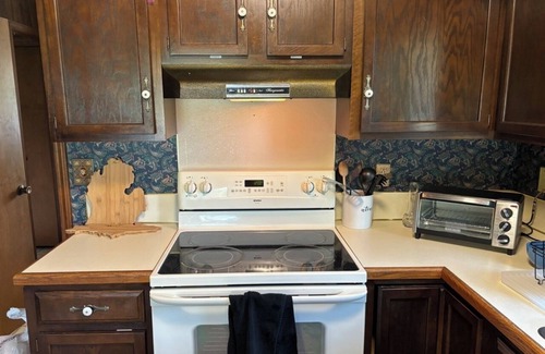 Hart House | Spacious Vintage Up North Home. Family-Friendly!