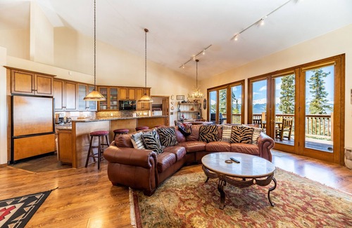 Woodmoor House | Spacious w/big mountain views/hot tub/pool table!