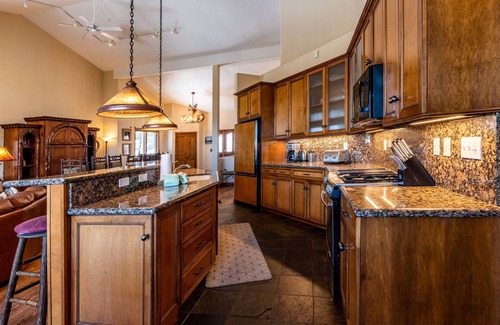 Woodmoor House | Spacious w/big mountain views/hot tub/pool table!