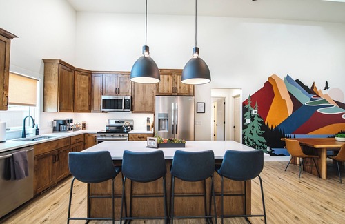 Red Lodge House | Spacious w/King Beds, Hot Tub, Easy Walk Downtown