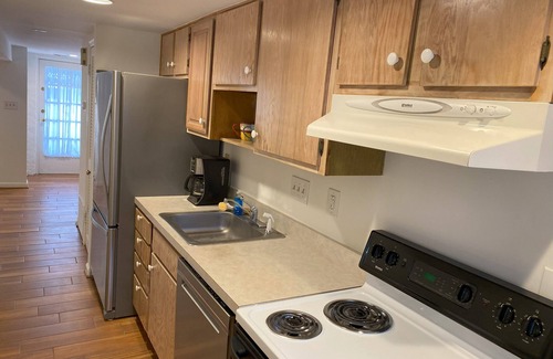 Capitol Hill Apartment | Spacious & Walkable 1-bedroom Garden Level Apartment