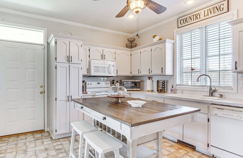 Warrensburg House | Spacious Warrensburg Getaway w/Fireplace!