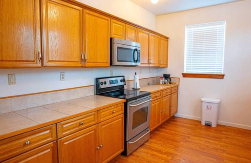 Shoreline Park Apartment | Spacious Waterfront Treehouse 2BR & 2Baths