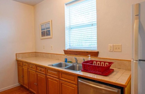 Shoreline Park Apartment | Spacious Waterfront Treehouse 2BR & 2Baths
