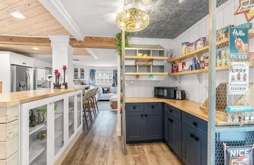 Bay Point House | Spacious waterfront 5-bedroom house in lovely Key West with WiFi, AC