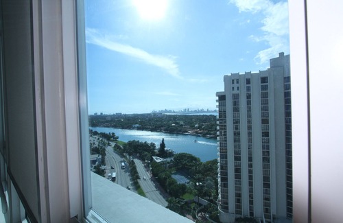 Mid Beach Condo | Spacious Waterfront One bedroom with 1.5 bathrooms