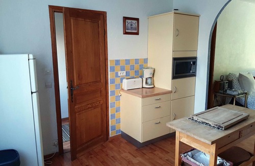Les Casses House | Spacious Well Appointed House With Pool, Sleeps 6 People Comfortably