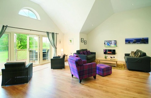 Pattiswick Cabin | Spacious, well appointed lodge in peaceful location