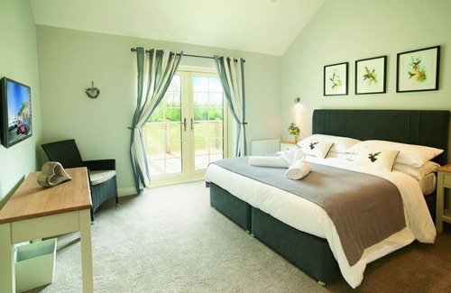Pattiswick Cabin | Spacious, well appointed lodge in peaceful location