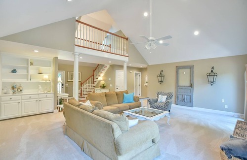 Leasburg House | Spacious, Well-Appointed 6 Bedroom Hyco Lake House - Hot Tub - Great Views