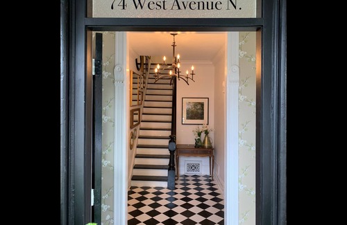 Beasley House | Spacious, Well-designed 2F Private Apt w/ KIT Pkng WIFI Cbl - Hamilton, Downtown