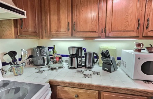 Arroyo Seco Condo | Spacious, Well Stocked Condo in the Foothills