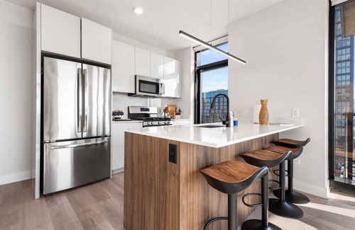 West Loop Apartment | Spacious West Loop Retreat for Business Groups