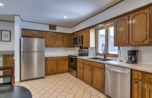 West Omaha House | Spacious West Omaha Home- Sanitized & Group Ready