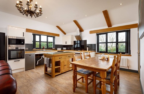 Penhallow Cottage | Spacious Wheelchair Accessible 2 Bedroom Cottage with Hot Tub
