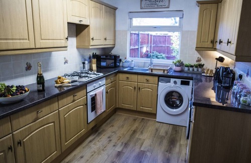 Telford House | Spacious White House with parking, garden, Wi-Fi