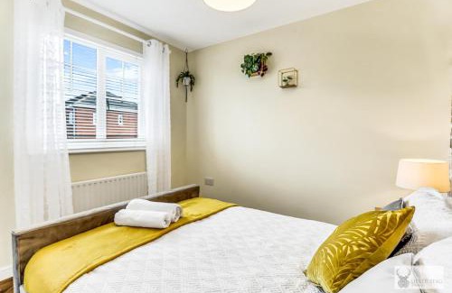 Whitwick House | Spacious Whitwick Stay 3-Story House